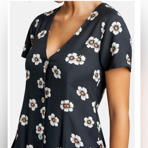 RVCA Understated Mini Dress 🌼 - Picture 2 of 8